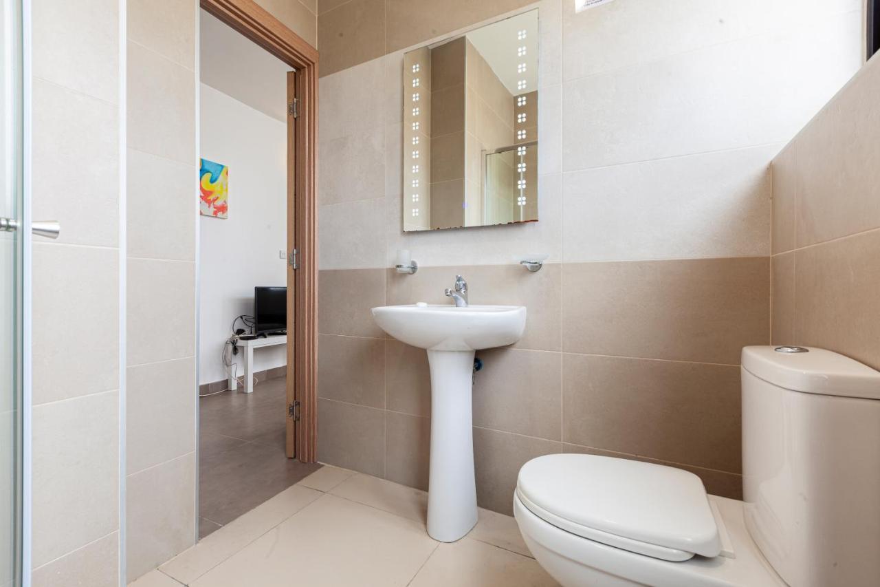Ferienwohnung Perfect Seaview Penthouse St. Paul's Bay Exterior foto